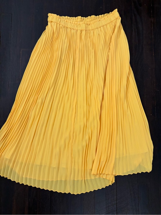 J. Crew Dresses & Skirts - J. Crew Yellow Pleated Midi Skirt